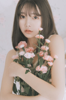 不扣纽扣的女孩